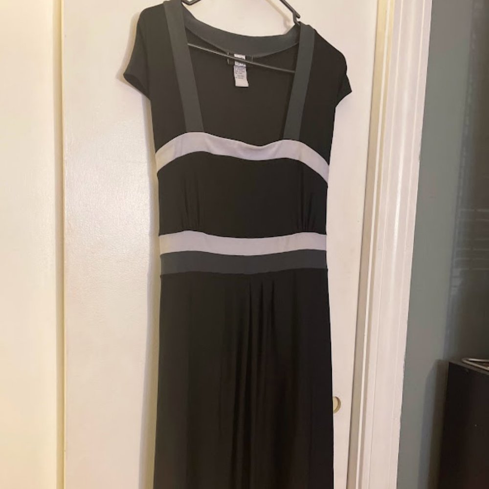 22-24 (3X) Studio 1940 Dress with Tie Backs
